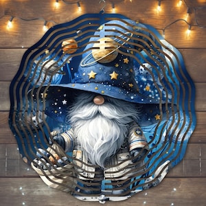 Diseño de sublimación Moon Gnome Wind Spinner, descarga instantánea, archivo PNG, plantilla de astronauta Gnome Wind Spinner, Moon Gnome Wind Spinner PNG