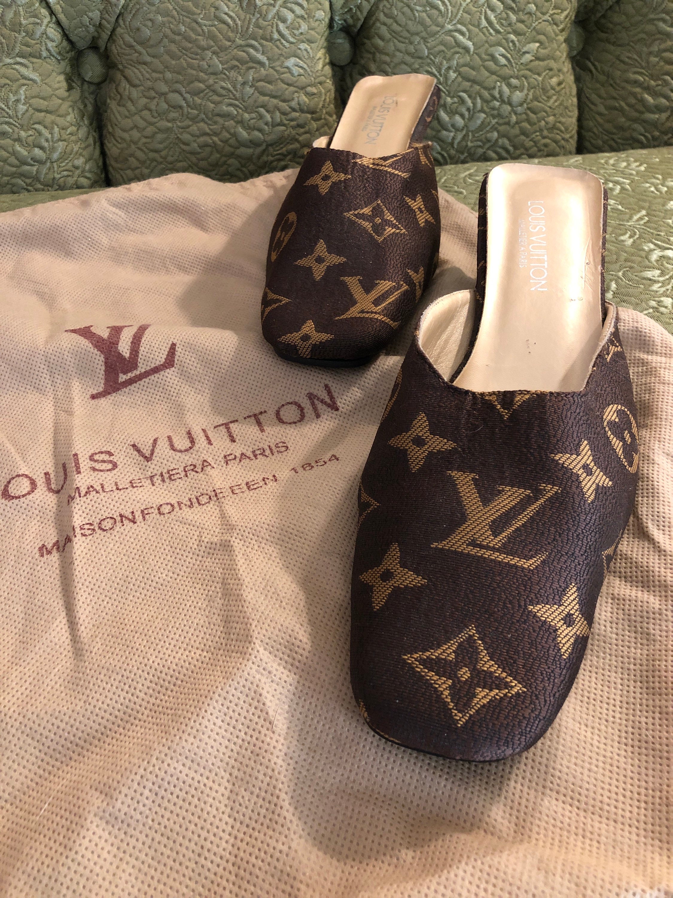90s Louis Vuitton Pumps 