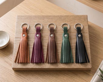 Leather tassel keychain, Tassel keychains for bag,Handmade leather keychain,Leather tassel purse charm,Leather fringe keychain,Bag accessory