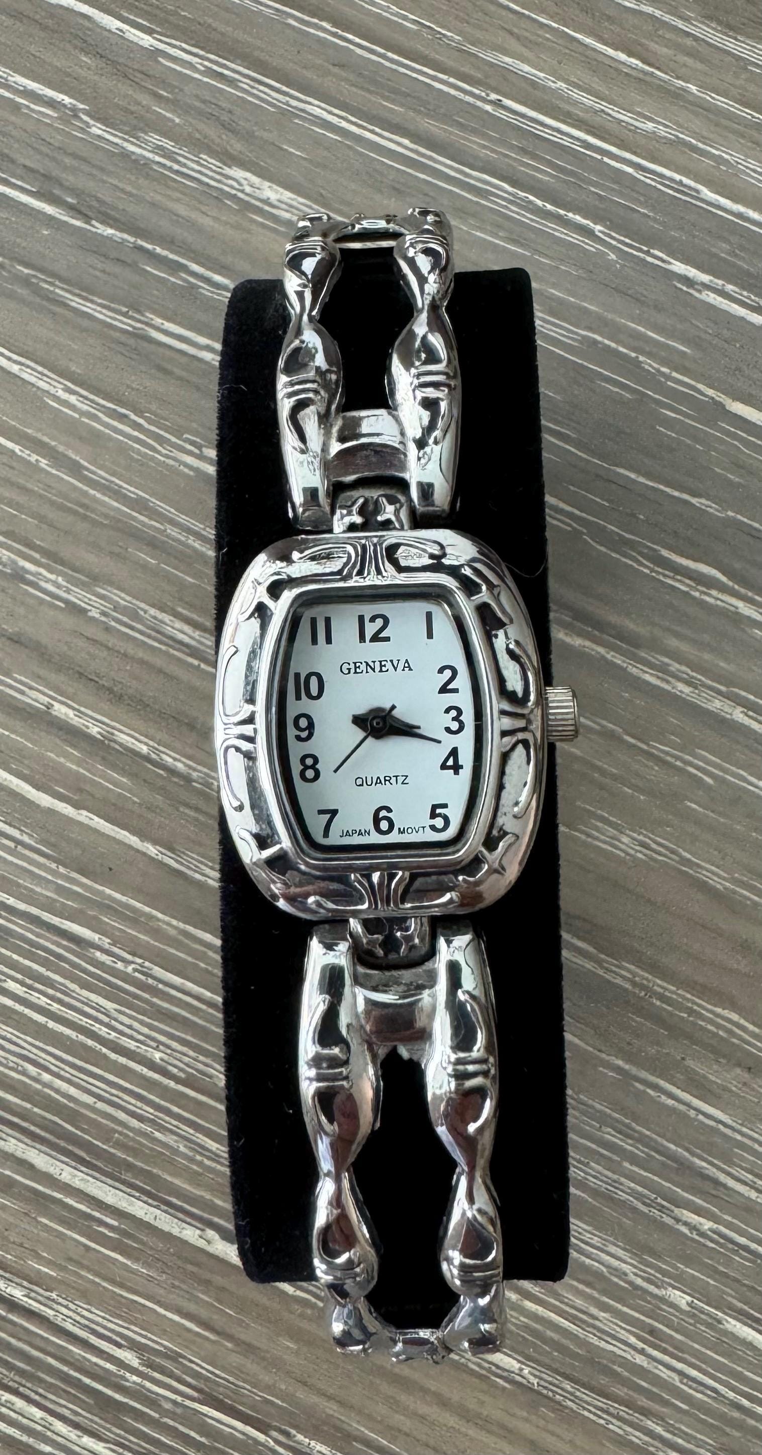 Geneva Ladies Vintage Silver Tone Bracelet & Leather Watch  display picture 3