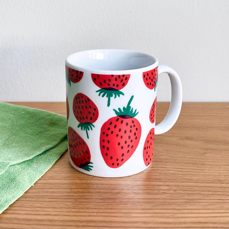 Marimekko Finland MANSIKKA D-handle mug - Thumbnail 4