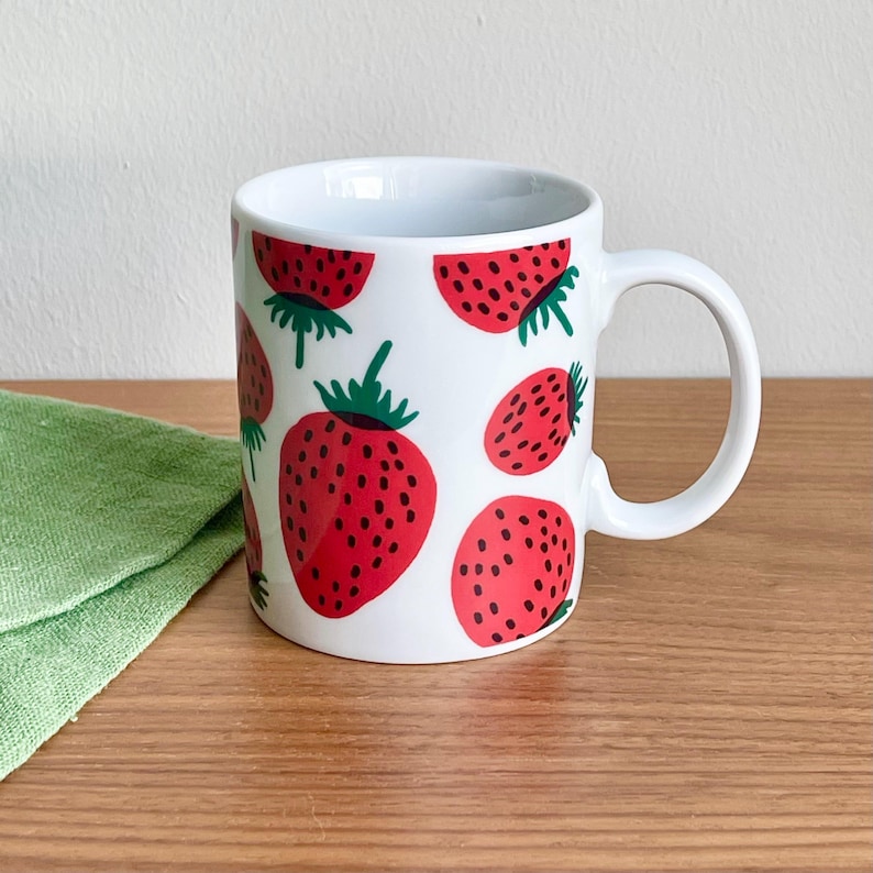 Marimekko Finland MANSIKKA D-handle mug