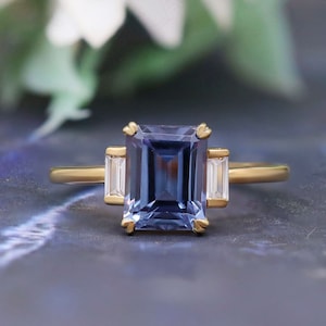 Color Change Alexandrite Wedding Ring |Ring For Mom |Vintage Alexandrite Engagement Ring |June Birthstone Ring |Emerald Cut Alexandrite Ring