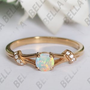 Natural Ethiopian Opal Wedding Gold Ring, Vintage Solitaire Opal Engagement gold Ring, Round Stone Ring, 925 Silver Opal Ring, Gift for Wife