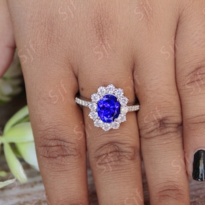 2.40Cts Oval AAA+ Violet Natural Tanzanite Gold Engagement Ring For her, Royal Blue Tanzanite Gold Women&#39;s Jewelry, Birthday Gift For Wife,