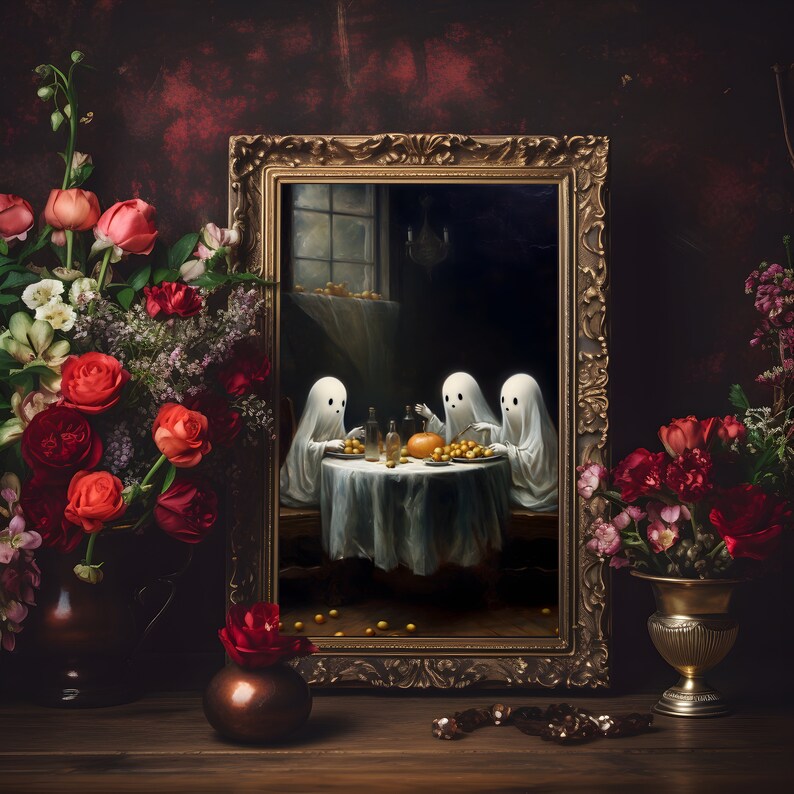 Puede incluir: Una pintura enmarcada de tres fantasmas blancos sentados a una mesa con una calabaza y fruta. Los fantasmas llevan t&uacute;nicas blancas y tienen ojos brillantes. La pintura est&aacute; sobre un fondo oscuro con una ventana en el fondo.
