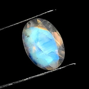 5.25 Carats AAA Quality Blue Flashy Natural Rainbow Moonstone 10x14 MM Oval Shape Faceted Rainbow Gemstone For Jewelry Making
