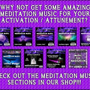 Puede incluir: Car&aacute;tulas de descarga digital en morado y blanco para m&uacute;sica de meditaci&oacute;n. Las car&aacute;tulas presentan varias im&aacute;genes, incluyendo un globo terr&aacute;queo, un gato y una persona con un atuendo colorido. El texto en las car&aacute;tulas dice "Purple Spirits Meditation Music".
