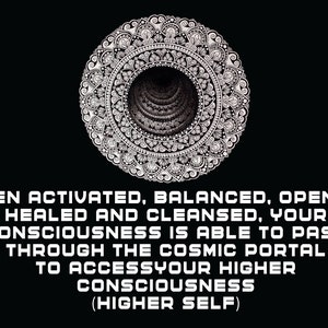 Puede incluir: Un dise&ntilde;o de mandala en blanco y negro con una cita sobre el acceso a la conciencia superior. La cita dice: "Cuando se activa, se equilibra, se abre, se cura y se limpia, tu conciencia puede pasar por el portal c&oacute;smico para acceder a tu conciencia superior (Yo Superior)"