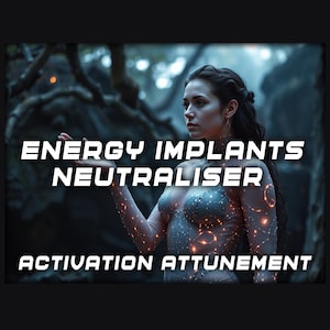 Könnte beinhalten: Digitales Kunstbild einer Frau mit leuchtenden Energiemustern auf ihrem Körper, vor einem verschwommenen Waldbild. Der Text "ENERGY IMPLANTS NEUTRALISER ACTIVATION ATTUNEMENT" ist überlagert.
