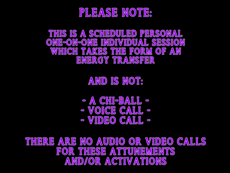 Puede incluir: Texto morado sobre fondo negro con el texto "PLEASE NOTE:" seguido de una descripci&oacute;n de una sesi&oacute;n individual personal programada uno a uno que toma la forma de una transferencia de energ&iacute;a. El texto tambi&eacute;n indica que la sesi&oacute;n no es un chi-ball, una llamada de voz o una videollamada. El texto concluye con la frase "THERE ARE NO AUDIO OR VIDEO CALLS FOR THESE ATTUNEMENTS AND/OR ACTIVATIONS."