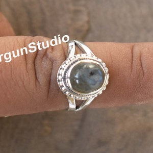 Labradorite Ring, Minimalist Ring, Natural Labradorite, Gemstone Ring, Midi Ring, Labradorite Jewelry, Women Ring, Blue Labradorite