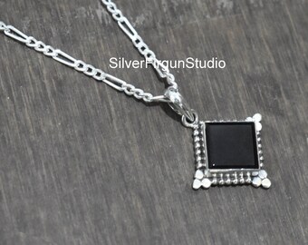 Colgante cuadrado de ónix negro hecho a mano: collar de plata de ley 925