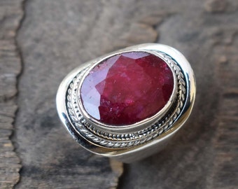 Anello con rubino rosso: pietra preziosa ovale, filigrana in argento sterling 925