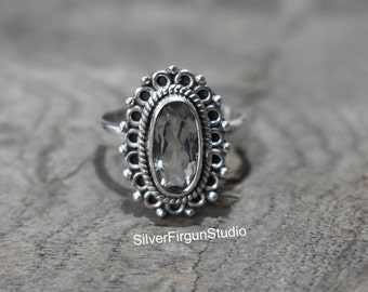 Ring groene amethist: lange ovale sterlingzilveren solitaire