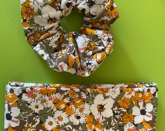 CLEARNACE Floral scrunchie