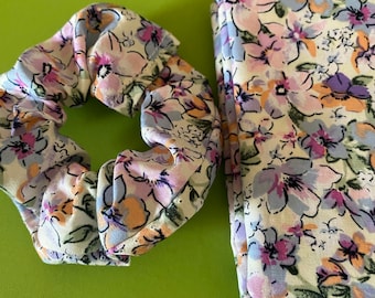 CLEARANCE Floral scrunchie