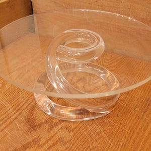 Vintage MCM Dorothy Thorpe Lucite Pretzel Spiral Cake Stand Mid Century Modern