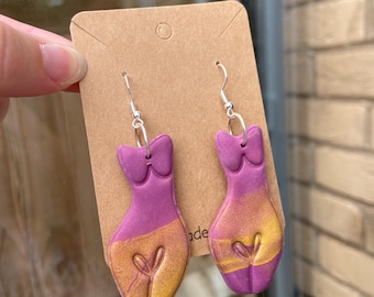 Pendientes Naked Lady - Pendientes feministas - Joyería atrevida - Pendientes de empoderamiento corporal - Regalos hechos a mano para ella - Múltiples colores disponibles