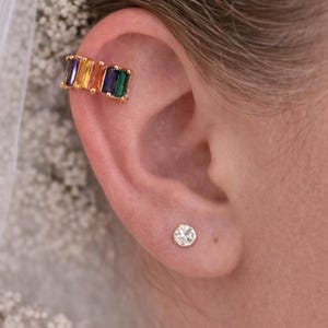 Regenboog edelsteenoormanchet: niet-doorboorde titanium gouden clip. Feest, werk, huwelijkscadeau Sieradenaccessoires.