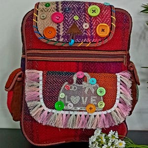 Sac à dos en laine mignon, fonctionnel et polyvalent avec une décoration artistique. Cadeaux pour elle. Unique et original. Tenez tout, sac à dos.