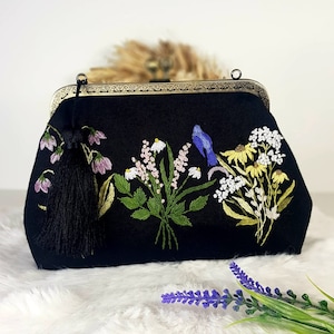 Damen schwarze Clutch Handtasche Tasche. Geschmückt mit wunderschöner handgemachter Stickerei. Authentisch, stilvoll und einzigartig. Geschenke für sie.