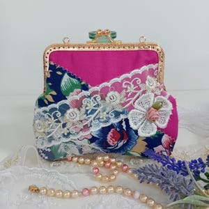 Monedero elegante y con estilo de estilo victoriano, de color rosa, elaborado a mano con encaje francés y con cierre de boquilla. Ideas de regalos irlandeses. Regalos para ella.