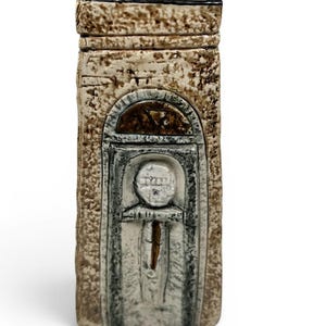 Troika Stick Man coffin vase by Jane Fitzgerald, 17.5cm, circa 1970s.