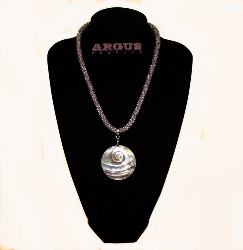 Collier corde perlé, corde technique Kumihimo, beau pendentif en nacre incurvée, cadeau à la mode pour femme image 4