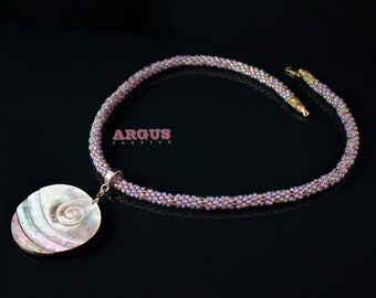 Collier corde perlé, corde technique Kumihimo, beau pendentif en nacre incurvée, cadeau à la mode pour femme
