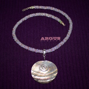 Collier corde perlé, corde technique Kumihimo, beau pendentif en nacre incurvée, cadeau à la mode pour femme image 5