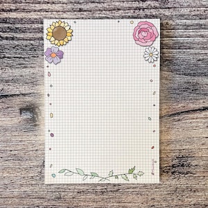 Blocco note floreale DINA5 - carta riciclata con motivo a griglia primavera estate estetica BMNP5