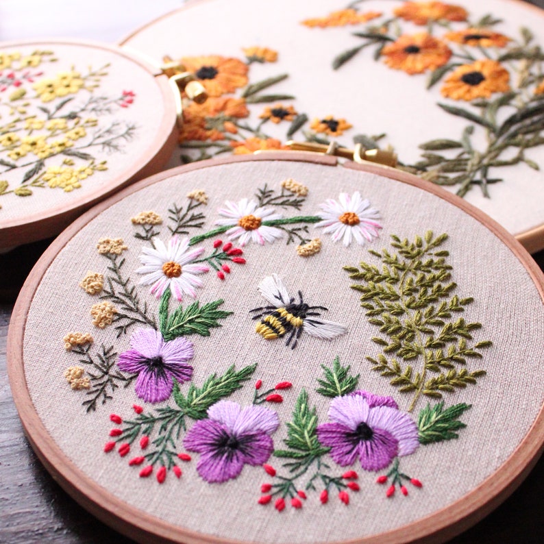 Modèle PDF de broderie jardin d'abeilles, facile pour les débutants, conception de couronne de printemps, pensée, marguerite, fougère, fleurs roses, motif de broderie à la main image 6