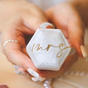 Boîte à bagues de mariage Mme boîte à bagues hexagonale en velours boîte à bagues cadeau de fiançailles pour la mariée cadeau de douche nuptiale boîte de bagues de fiançailles