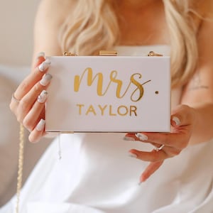 Mrs Purse Bride, Clutch Purse for Wedding, Bridal Clutc, Custom Gift for Bride to Be, Personalized Wedding Gift for Bride