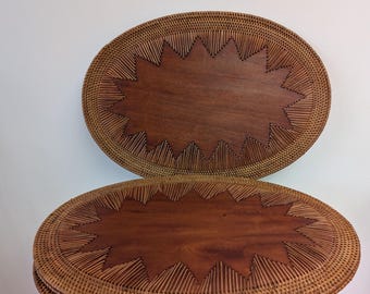 Juego de 4 manteles individuales de mesa de madera y ratán tallados a mano, estilo vintage de mediados de siglo, de los años 70.