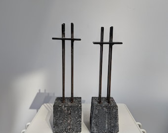 Juego de 2 candelabros vintage de metal y hormigón con diseño BRUTALISTA de los años 80.