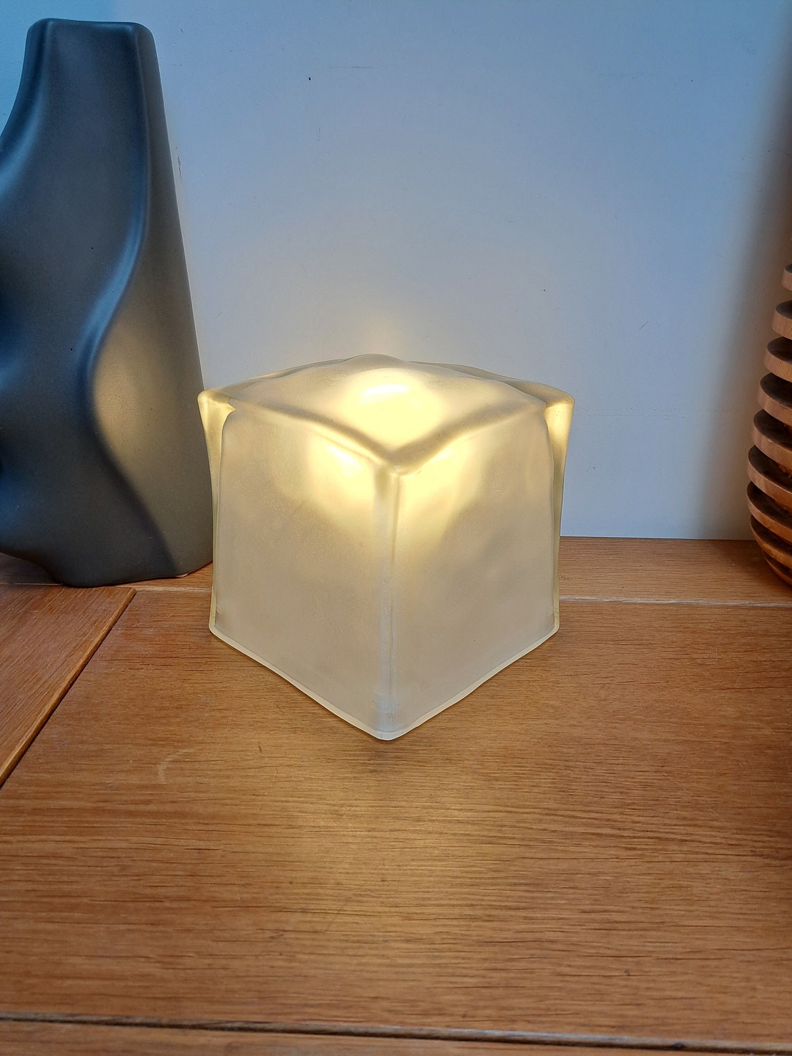 Vintage MODERNIST design IKEA IVIKEN solid glass icecube tablelamp from the 90s, foto 3 de 5