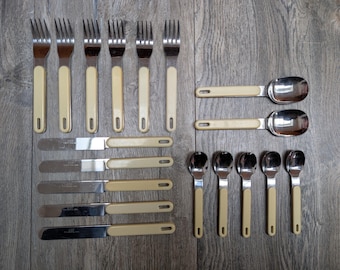 Piezas de cubertería vintage de diseño posmoderno JAX fabricadas en Japón en los años 80.