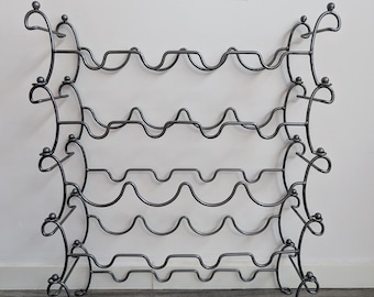 Botellero de metal rizado estilo mediados de siglo, de los años 80.