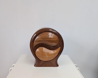 Vintage Mid Century design YIN YANG sculptural/abstract carved wooden jewelery cabinet/box from the 70/80s