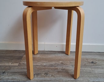 Tabouret vintage IKEA FROSTA dans le style Alvar Aalto des années 80