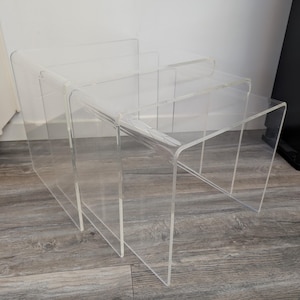 Set med 3 vintage modernistiska lucitbord från 70/80-talet