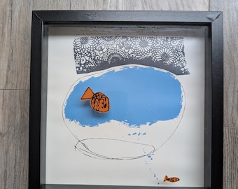 Stampa vintage IKEA OLUNDA 3D a forma di acquario con pesci rossi, design di Jane Ormes degli anni '90.