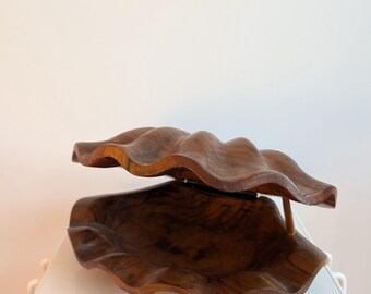 Vintage MID CENTURY style massive handcarved wooden XL clam jewellery box form the 70/80s
