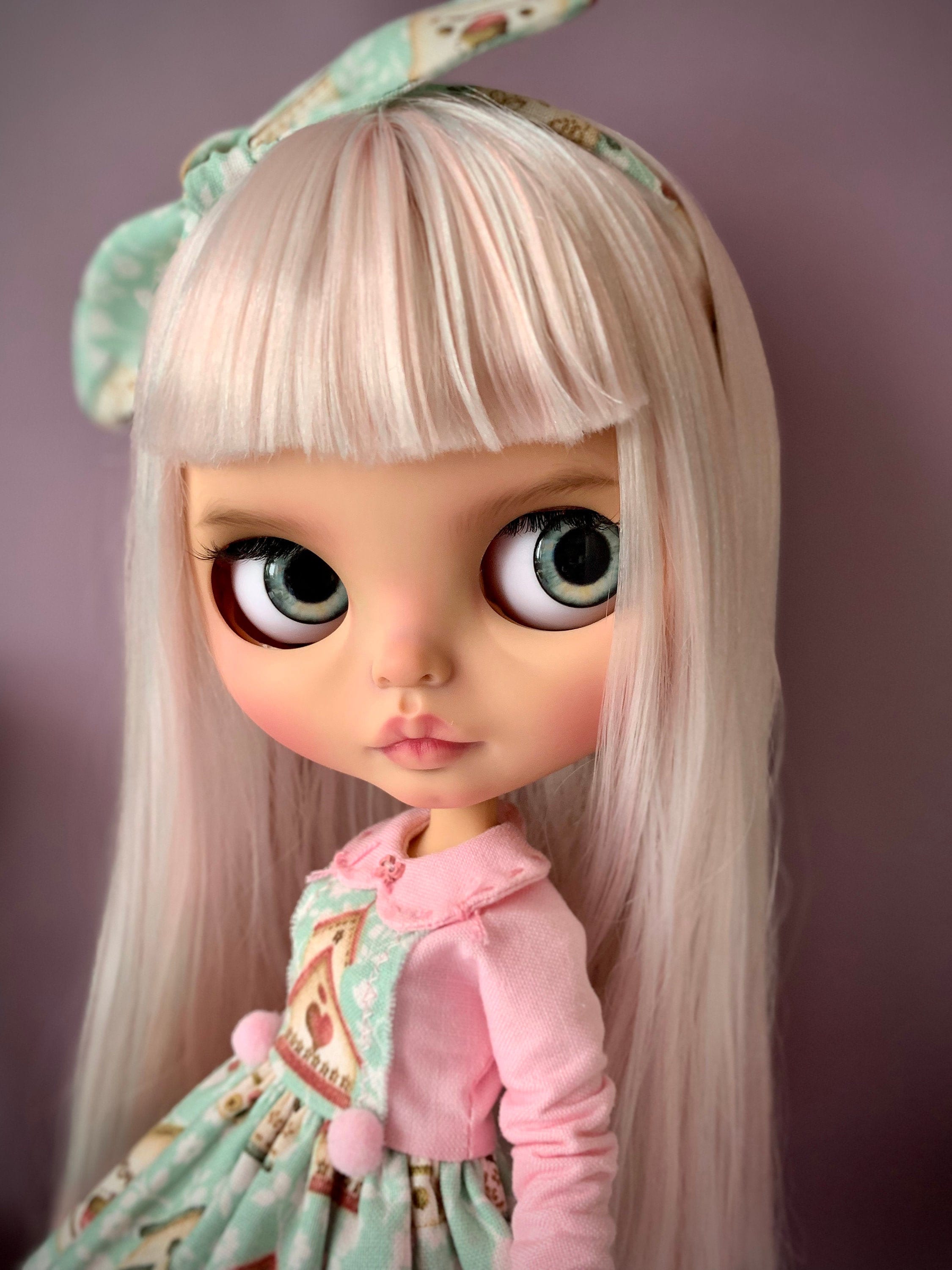 blythe doll blue eyes light brown hair