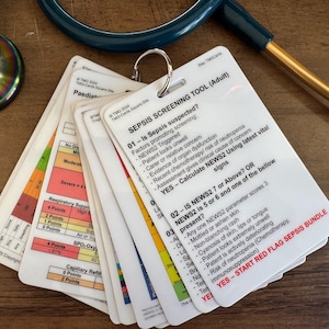 Conjunto de 10 cartões de bolso educacionais sobre saúde, enfermagem e medicina, incluindo ferramenta de triagem de sepse para adultos e crianças