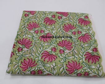 Tela de algodón estampada con lotos: Estampado indio a mano con bloques, tela para confección de vestidos.