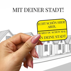 Jouw stadssticker / Het is hier erg mooi, maar ben je ooit in (jouw stad) geweest?  Plakboekstickers, Plannerstickers, Stickers, Grappig