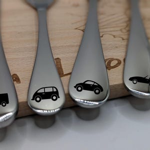 「Cars」の彫刻が施された子供用カトラリー | 4ピース |子供用のパーソナライズされたカトラリー |洗礼、出産、誕生日の贈り物